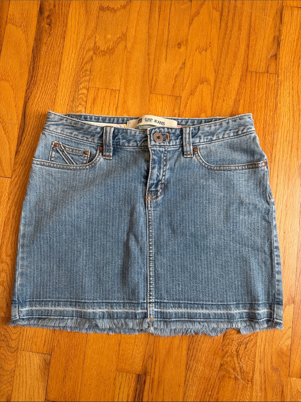 VNTG 2004 Y2K Gap raw hem denim mini skirt low rise streetwear alt rock indie